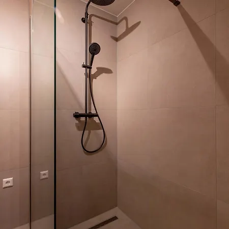 Modern 3br In Centre *