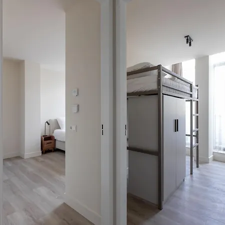 Modern 3br In Centre *